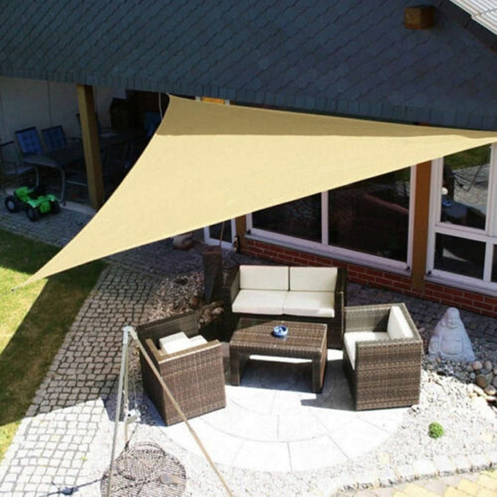 Vielseitiges Sonnensegel für den Garten, UV-beständig und wasserabweisend, schafft schattigen Wetterschutz auf der Terrasse.