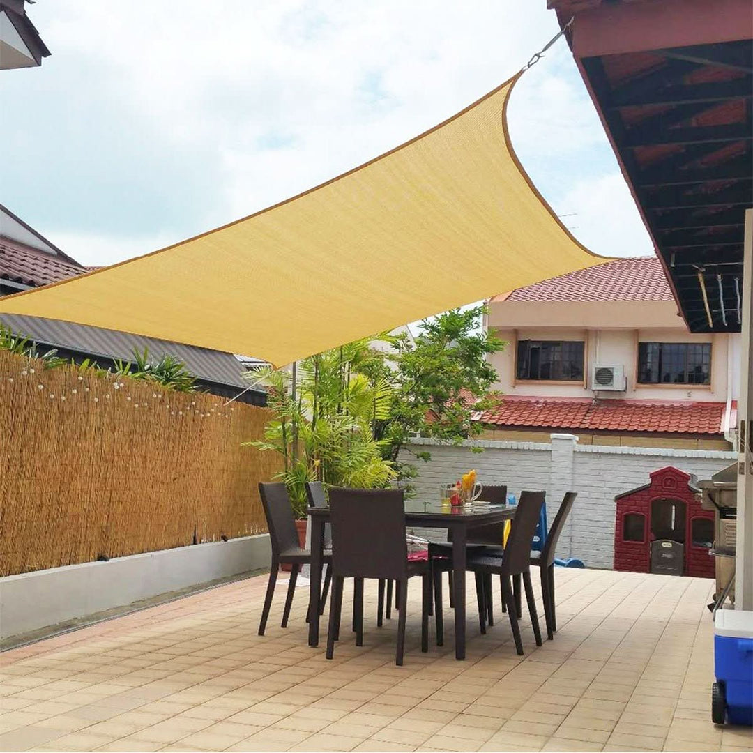 Sonnensegel als flexibler Outdoor-Sonnenschutz für Balkon & Garten. Bietet UV-Schutz & ist wasserabweisend für Wetterschutz.