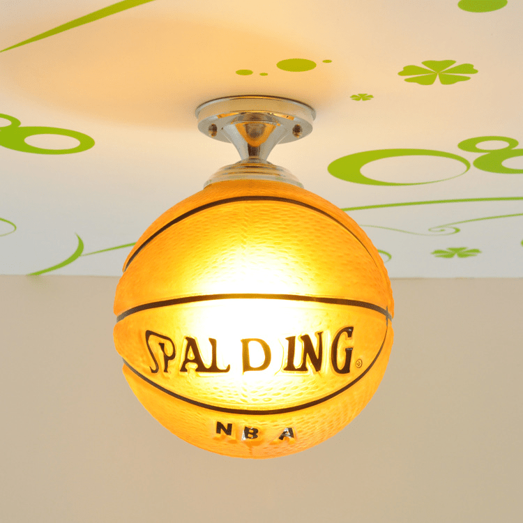 Dimmbare LED-Deckenleuchte mit Fußball-Design. Ideal als Kinderzimmerlampe oder Schlafzimmerlampe.