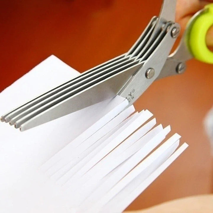 Effiziente 5-Klingen-Kräuterschere aus rostfreiem Edelstahl, perfekt für schnelles und sauberes Arbeiten in der Küche.