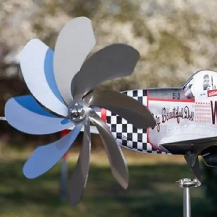 Robustes Edelstahl Flugzeug-Windspiel für Außenbereiche. Wetterfest und langlebige Gartendeko für den Garten.
