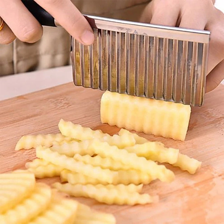 Edelstahl-Gemüsemesser mit Wellenschnitt für dekorative Gemüseschnitte und Kartoffeln.