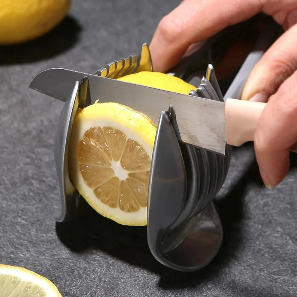 Präziser Edelstahl Gemüseschneider und Obstschneider als vielseitiger Küchenhelfer für Obst und Gemüse.