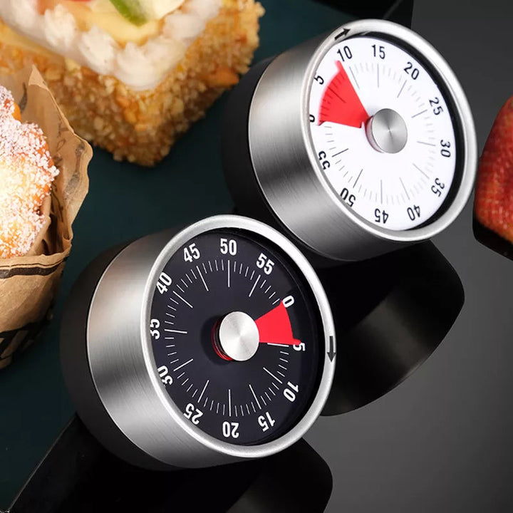 Robuste Edelstahl-Küchenuhr mit Magnetbefestigung. Zuverlässiger Timer für Kochen und Backen.