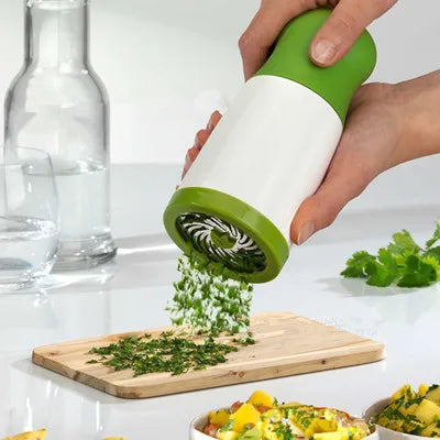 Hochwertige Edelstahl Reibe & Hobel für Käse und Gemüse. Ergonomische Handreibe mit feiner und grober Klinge.