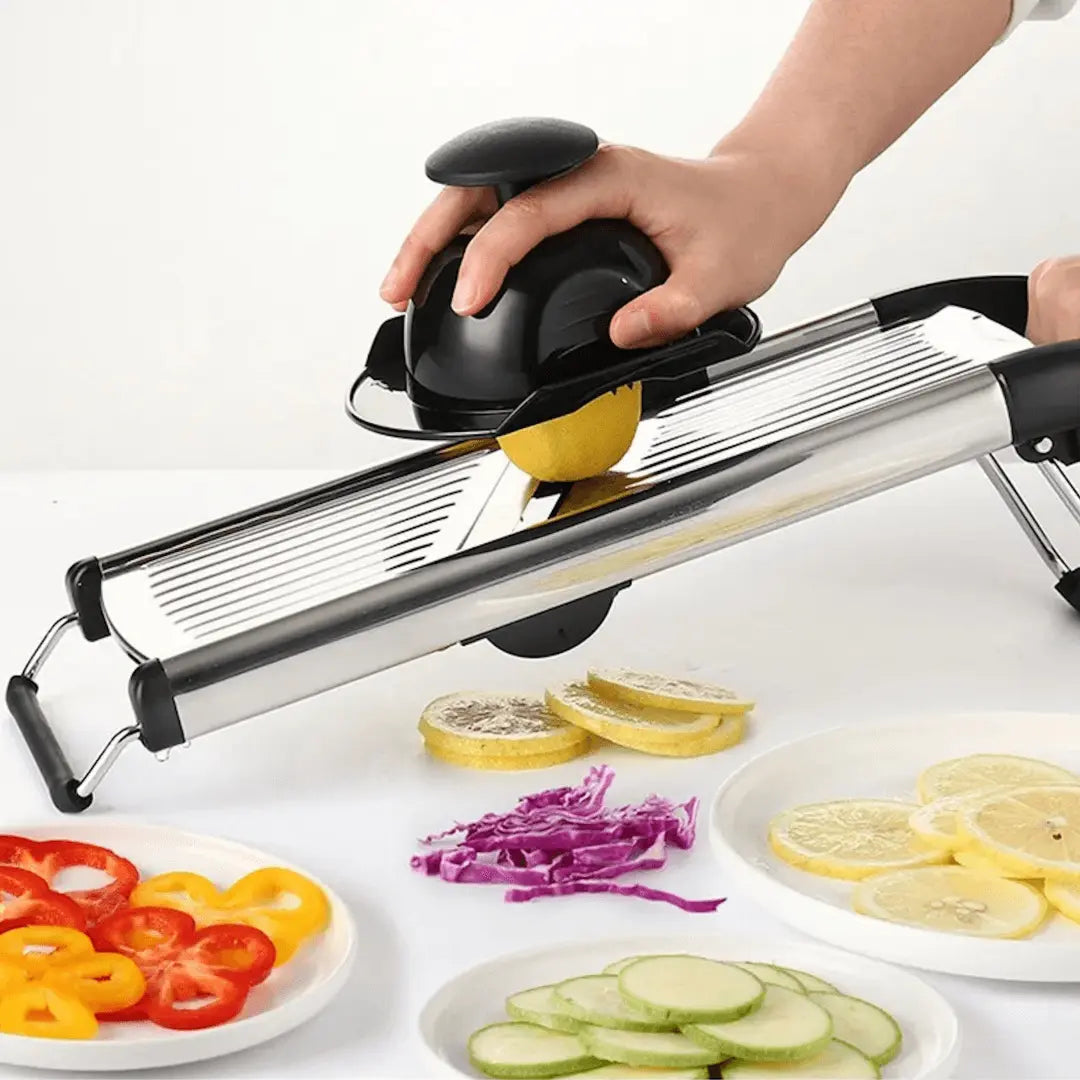 Edelstahl Mandoline für präzise Gemüseschnitte; vielseitiger Küchenhelfer zum schnellen Obst- & Gemüseschneiden.