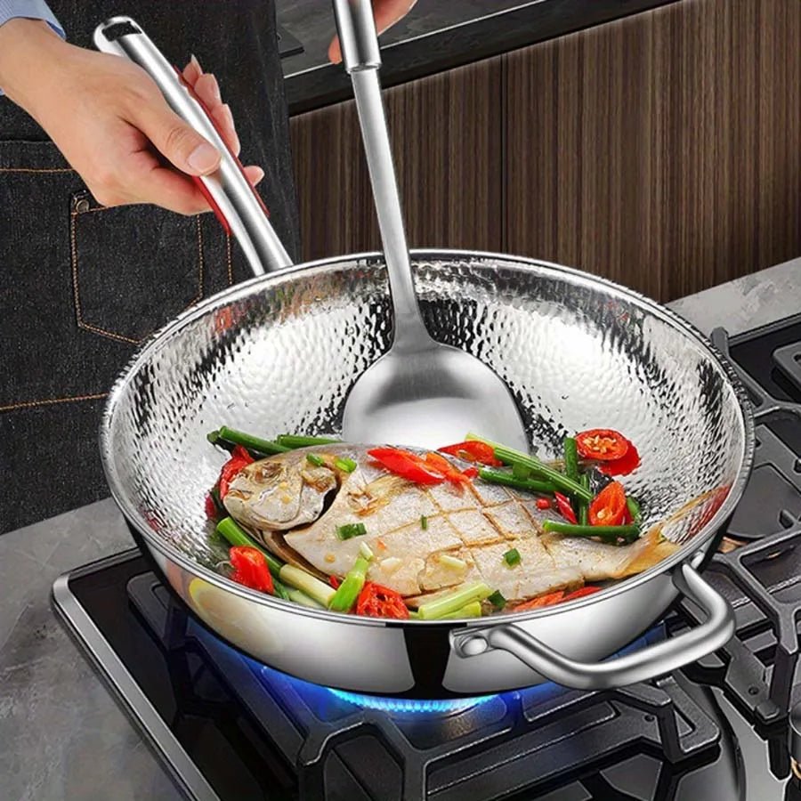 Vielseitiger Rundboden Wok aus Edelstahl für Küche, zum Braten, Kochen und Sautieren. Induktionsgeeignete Pfanne.