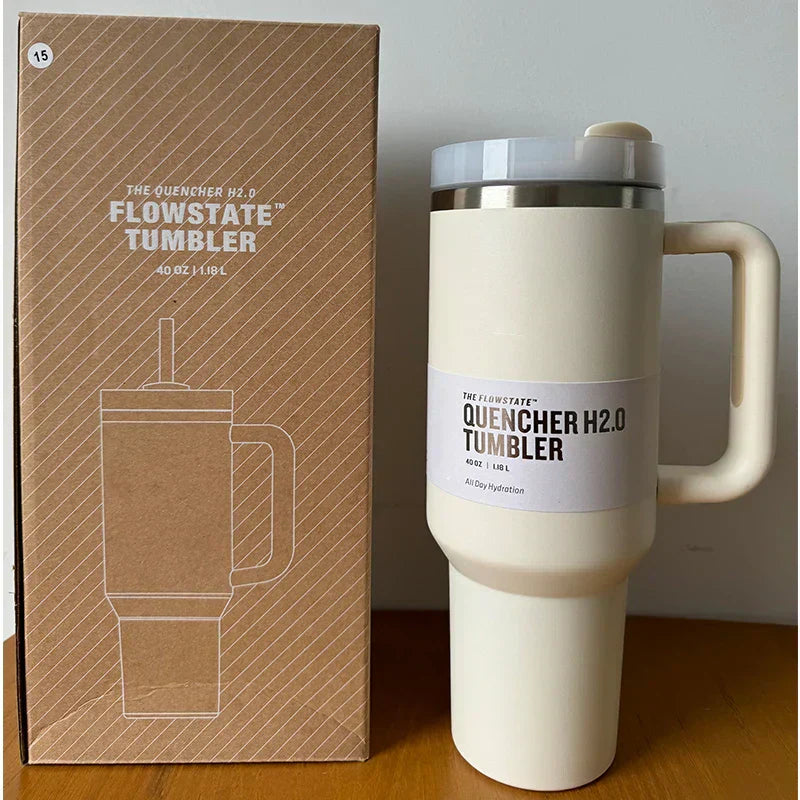 Eleganter Vakuumbecher mit Strohhalm aus Edelstahl, auslaufsicher für heiße und kalte Getränke.
