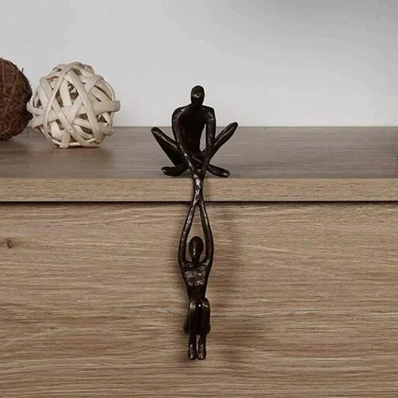 Detailreiche Bronze-Figur, handgefertigt, ideal als exklusives Geschenk oder stilvolle Wohnkultur.
