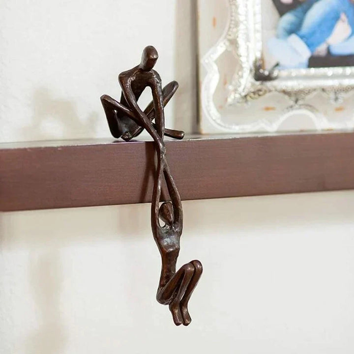 Kunstvolle Bronze-Skulptur, symbolisiert Stärke und Anmut, eine Bereicherung für jede Sammlung und Heimdekoration.
