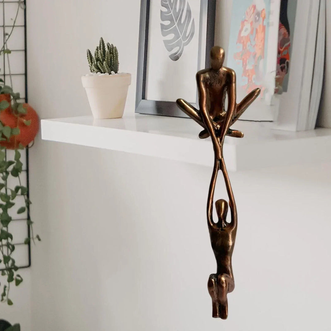 Massive Bronze-Skulptur, künstlerisch gestaltet, verleiht jedem Raum eine besondere Note von Luxus und Kunst.