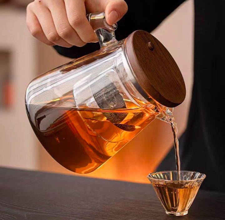 Transparente Borosilikatglas-Teekanne mit robustem Holzgriff, 1 Liter Fassungsvermögen, ideal für losen Tee.