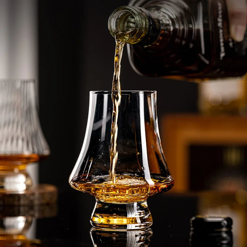 Edles 4-teiliges Whiskey Glas Set für anspruchsvollen Genuss. Bleifreie Spirituosengläser für Hausbar & Tischkultur.