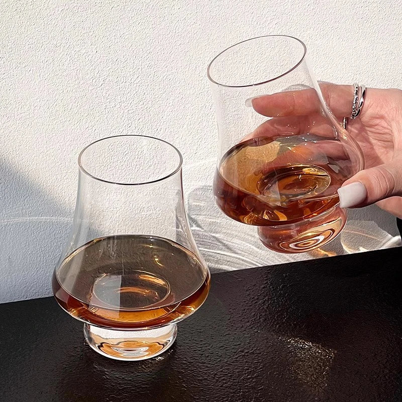 Zeitloses, edles Whiskey Glas Set (4-teilig) für stilvolle Tischkultur. Ideal als Barglas für Whiskey-Liebhaber.