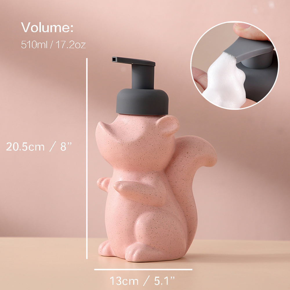 Nahaufnahme des Eichhörnchen-Designs auf dem 510ml Schaumseifenspender für Bad und Küche, nachfüllbar.