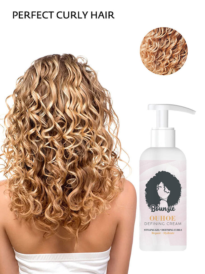Reichhaltige Locken Styling Creme Textur für definierte Sprungkraft, Volumen & Glanz bei lockigem Haar.