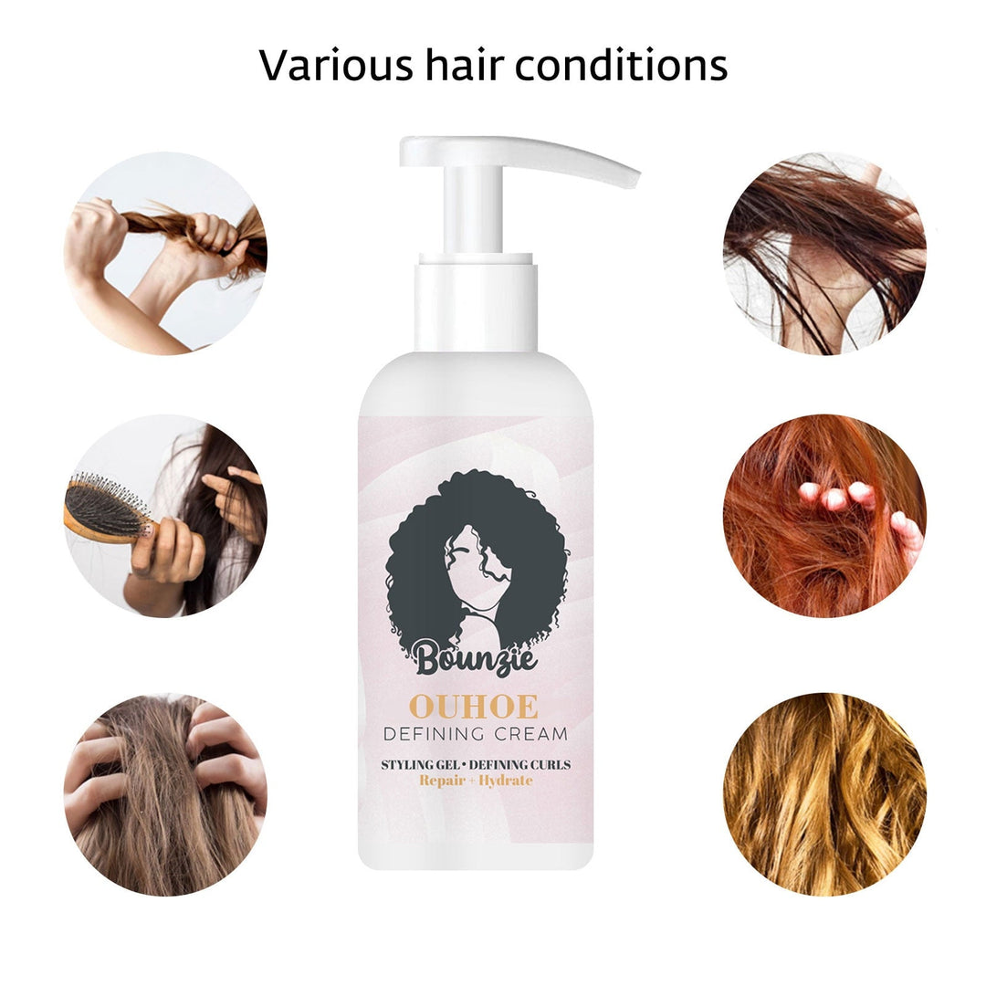 Frau trägt Locken Styling Creme auf nasses lockiges Haar auf, für Volumen, Definition & Frizz Kontrolle.