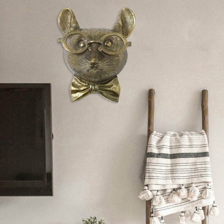 Handbemalter Elefantenkopf als Wanddekoration, kunstvolle Harzskulptur, einzigartiges Wohnaccessoire.
