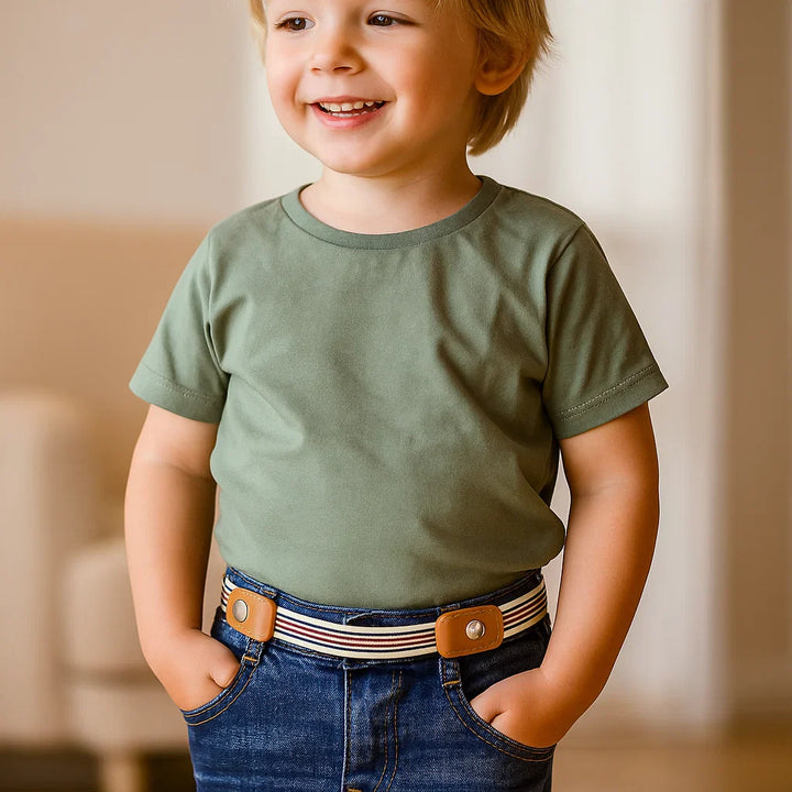 Verstellbarer elastischer Gürtel für Kindermode, in klassischem Braun, stilvoll & funktional.