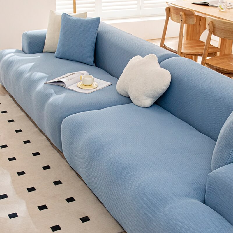 Verwandeln Sie Ihr Sofa mit diesem elastischen Schutzbezug; neuer Look & verbesserter Schutz.