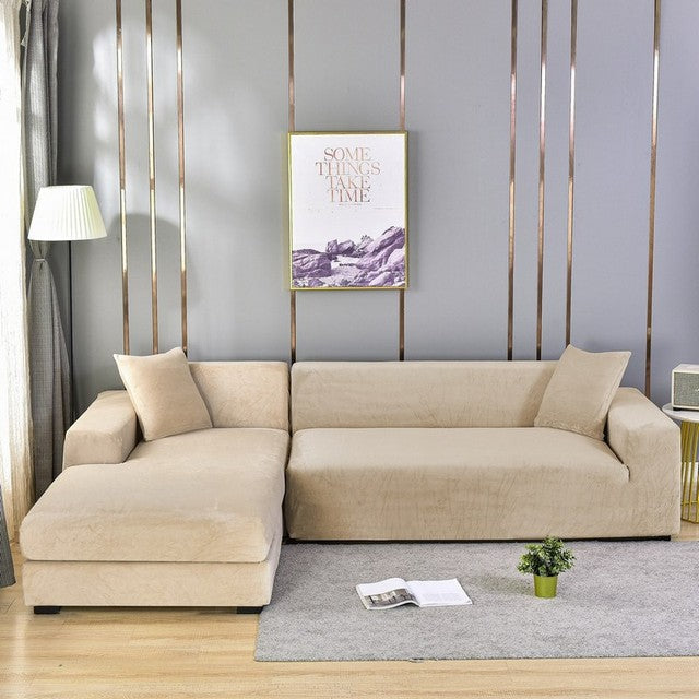 Hochwertiger Universal-Sofaprotektor in Beige. Elastischer Möbelbezug für 3-Sitzer Sofas.