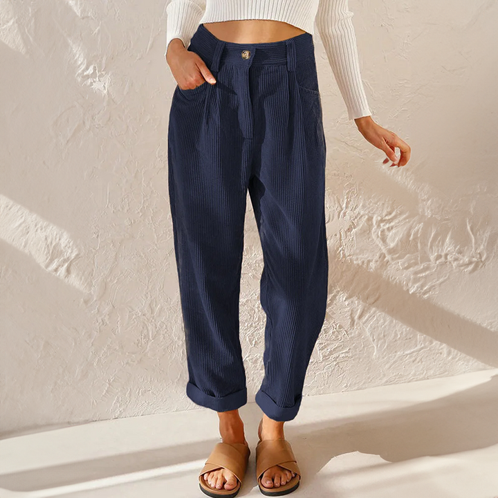 Klassisch-elegante Damenhose, ideal für bürotauglichen Chic oder komfortable Freizeit-Looks; hoher Tragekomfort.