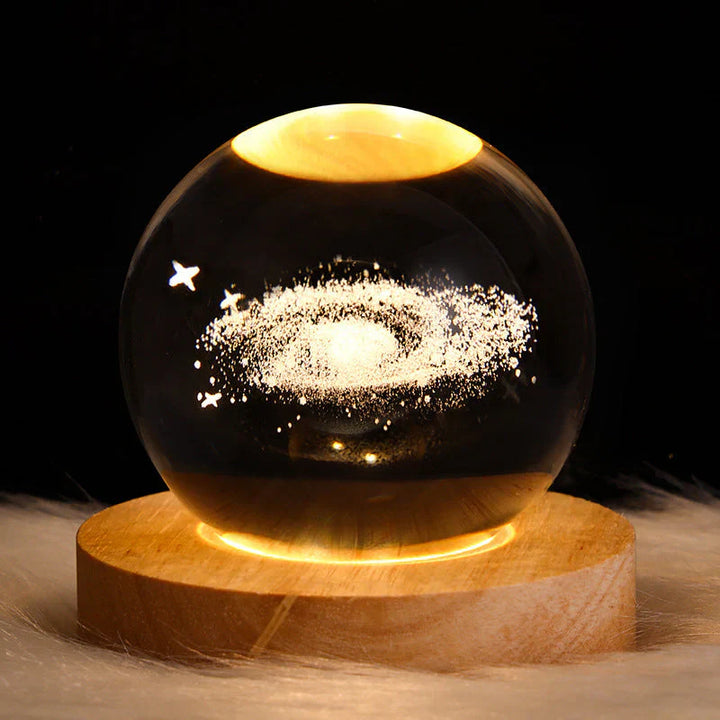 Die Kristalllampe im Wohnzimmer, verbreitet sanfte Raumbeleuchtung & ein warmes Stimmungslicht.