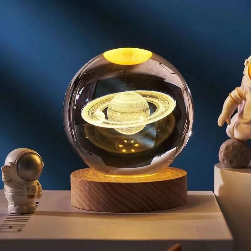 Kompakte USB-Kristall-Nachtlampe mit 3D-LED-Effekt für moderne Schlafzimmer.