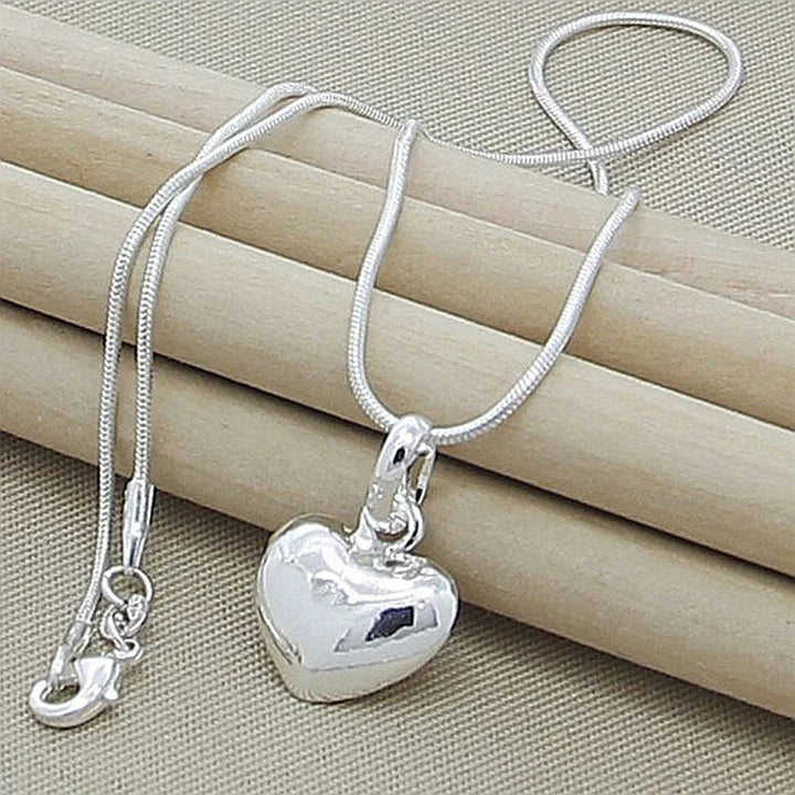 Hochwertige 925 Sterling Silber Herzanhänger Halskette, eine zeitlose und elegante Silberkette für Hochzeiten.