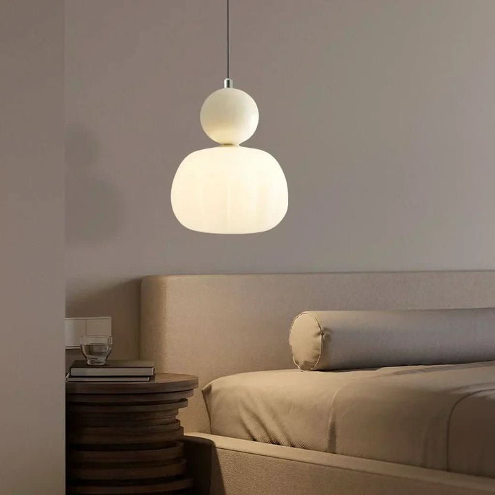 Formvollendete Art Deco Pendelleuchte, erzeugt ein warmes, elegantes Licht; perfekte Deckenleuchte.