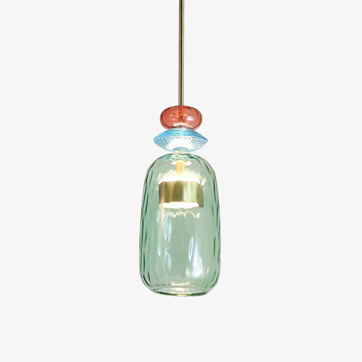 Elegante farbige Pendelleuchte aus Glas, moderne LED Deckenbeleuchtung für stilvolles Wohnen.