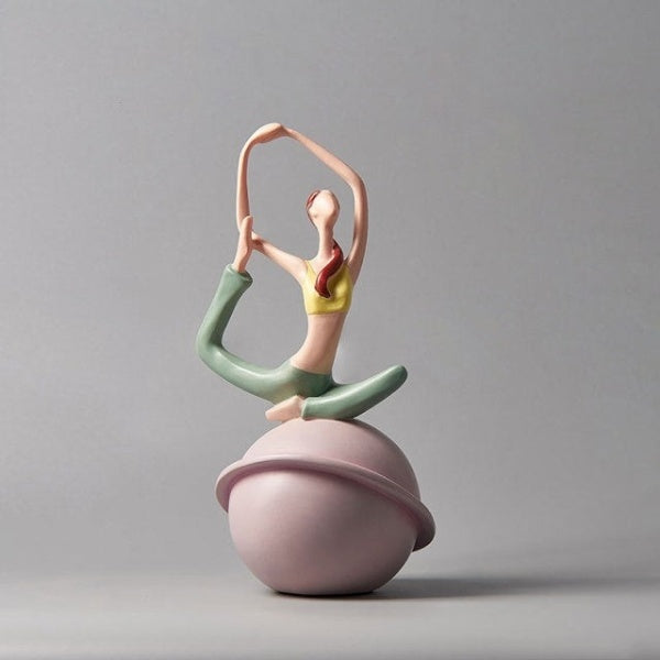Zeitlose Harz Yoga Figur, elegante Dame in Meditationspose, verleiht jedem Raum Ruhe & Achtsamkeit.