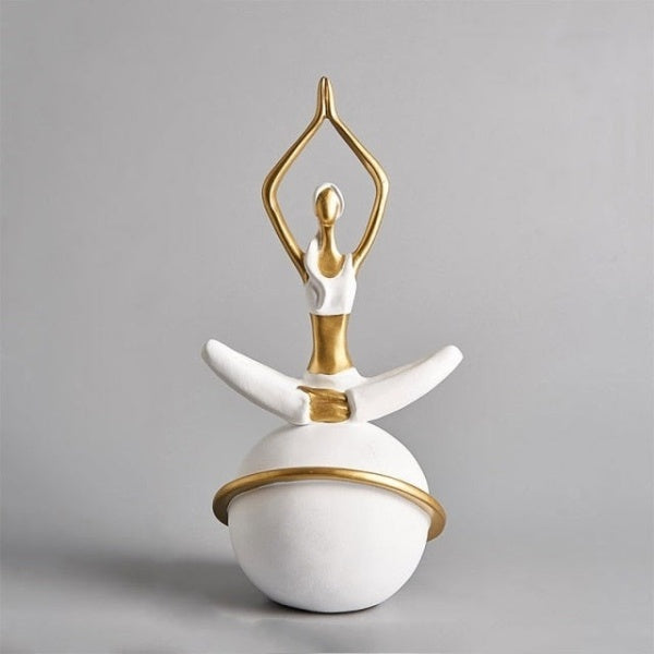 Ruhige Yoga Figur einer Dame in Meditationspose, edle Harz Dekoration für das Wohnzimmer.
