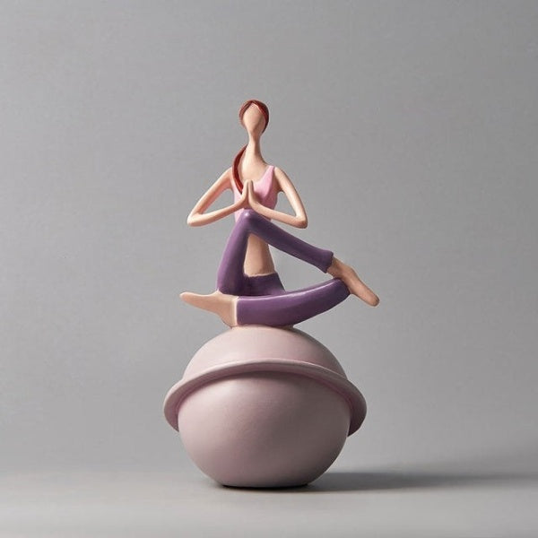Dekoratives Yoga Ornament aus Harz, bringt Ruhe und Achtsamkeit ins Wohnzimmer, elegante Figur.