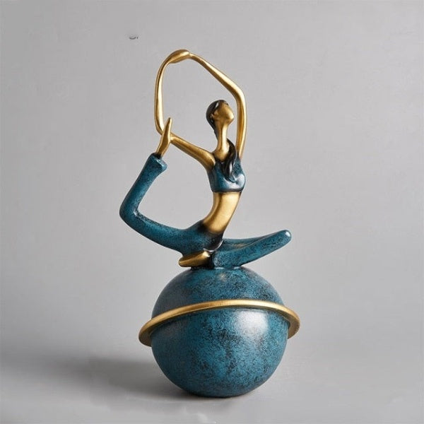 Ästhetische Harz Skulptur, Damenfigur in Yoga-Pose, Symbol für Achtsamkeit und innere Ruhe.