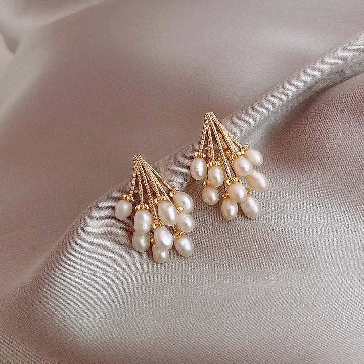 Damen-Statement-Ohrringe aus 18K vergoldetem Silber mit stilvollen Perlenquasten; ideales Geschenk.