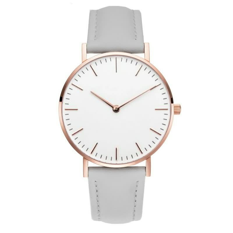 Stilvolle Damen-Armbanduhr am Handgelenk einer Frau, modisches Accessoire, unterstreicht feminine Eleganz.