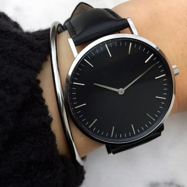 Edle Damen-Armbanduhr mit poliertem Metallarmband, komfortabel und stilvoll, ein Must-Have für Frauen.