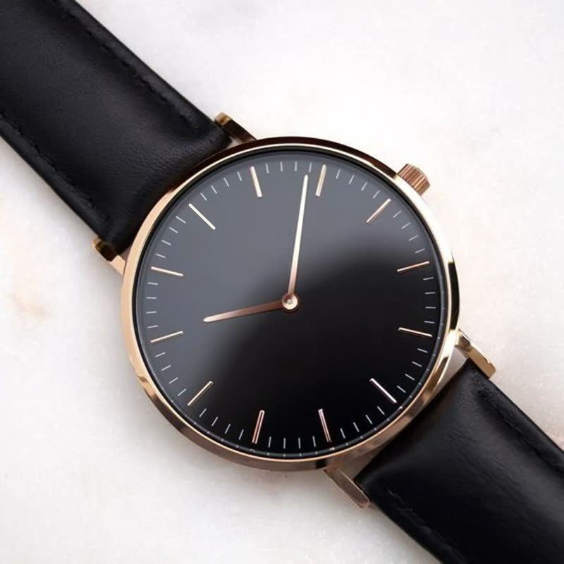 Zeitlose Damenuhr im Fokus, präzises Quarzwerk, elegantes Accessoire für Alltag und besondere Anlässe.