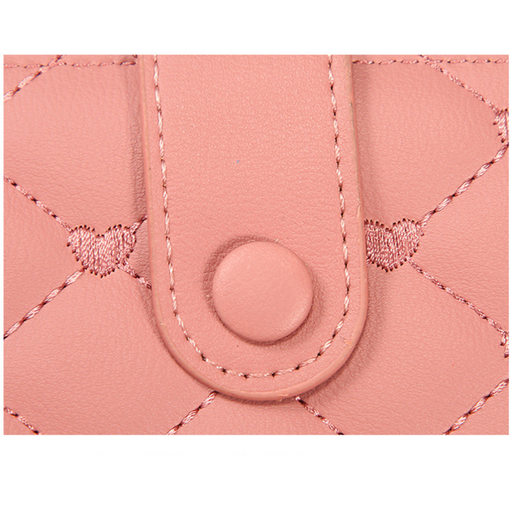 Stilvolle Damen Brieftasche mit Herzmotiv und Handschlaufe, ideal als Geschenkidee.