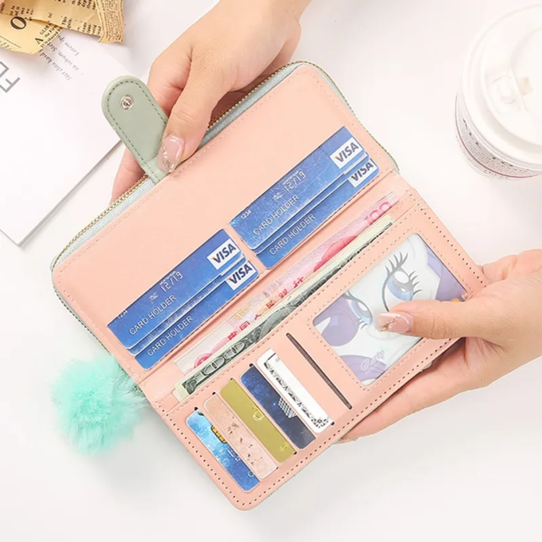Trendige Damen Langbrieftasche mit Herzstickerei und komfortabler Handschlaufe.