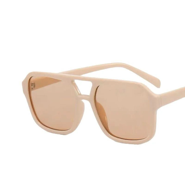 Vielseitiges Damen-Accessoire: Elegante Katzenaugen-Sonnenbrille mit UV400-Schutz, stilvoll und retro.