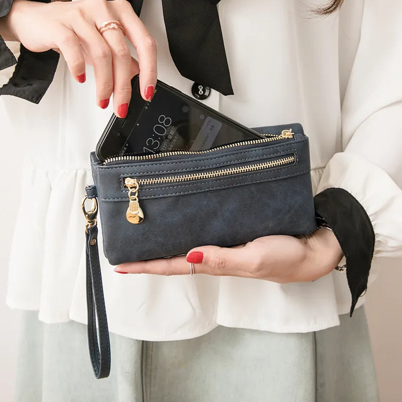 Elegante Damen Umschlag Clutch Geldbörse in Marineblau mit Reißverschluss, perfektes Mode-Accessoire für Frauen.
