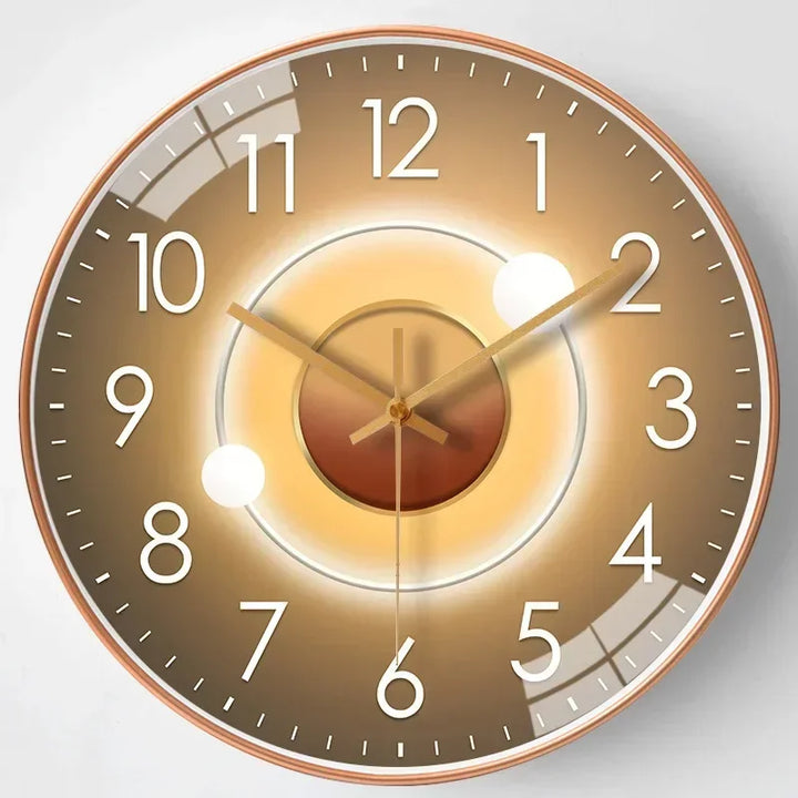 Elegante digitale Wanduhr im klassischen Stil, klare Zeitanzeige, ideal für Wohnzimmer.