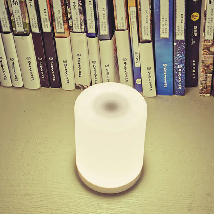 Kabellose, wiederaufladbare LED-Tischlampe, dimmbar für Schlaf- oder Wohnzimmer, mit praktischer USB-Ladefunktion.