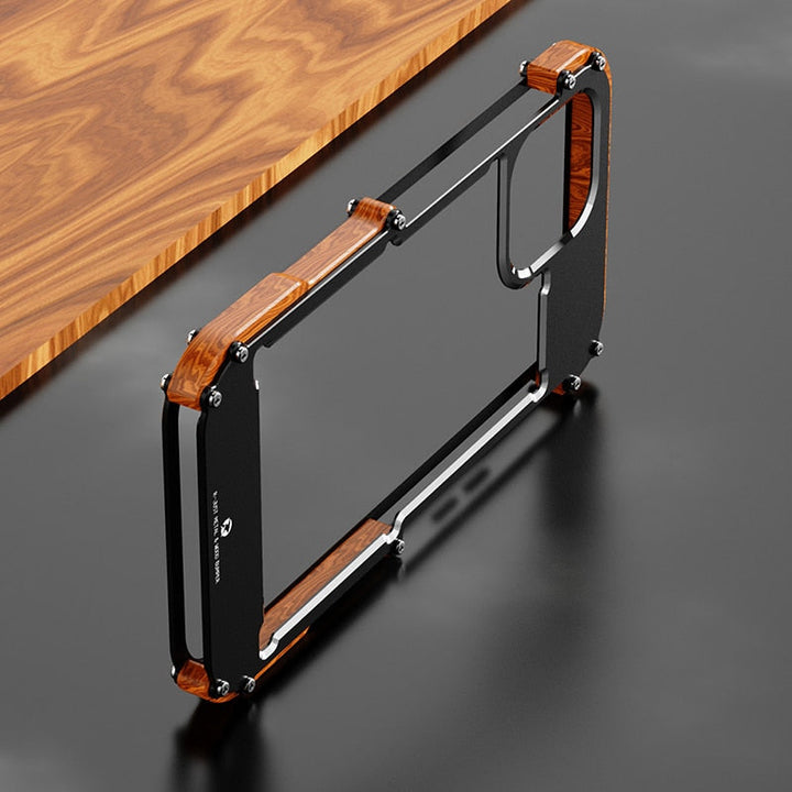 Elegante Echtholz iPhone Hülle von Arbori, bietet stilvollen und robusten Schutz für Ihr Smartphone.