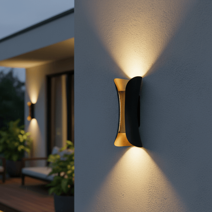 Elegante gebogene LED-Außenwandleuchte IP65, modernes Design für Garten & Terrasse, wetterfestes Metall.