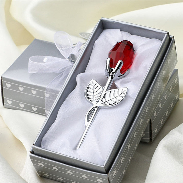 Romantische Kristallrose als Herzstück jeder Dekoration, das ideale Valentinstagsgeschenk.