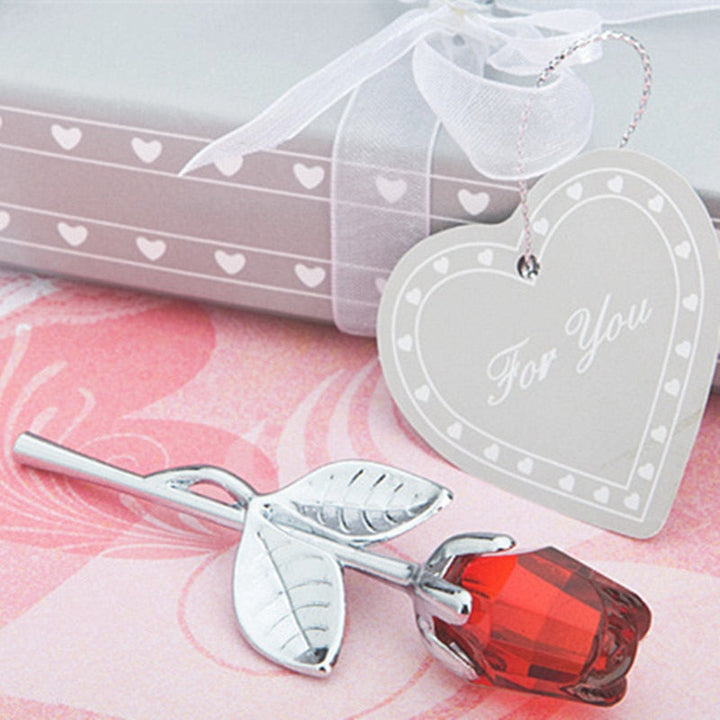 Handgefertigte Glasrose, ein einzigartiges Valentinstagsgeschenk, symbolisiert tiefe Liebe.