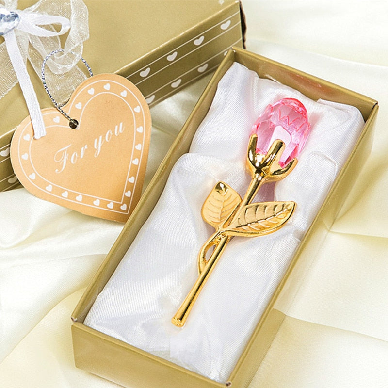 Nahaufnahme der filigranen Glasrose, detailreich & glänzend, ideal als Geschenk.